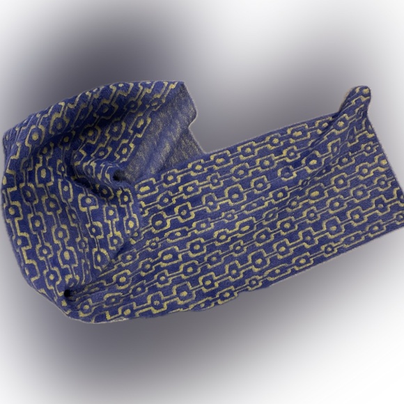 Scarf it up! - Picture 3 of 4